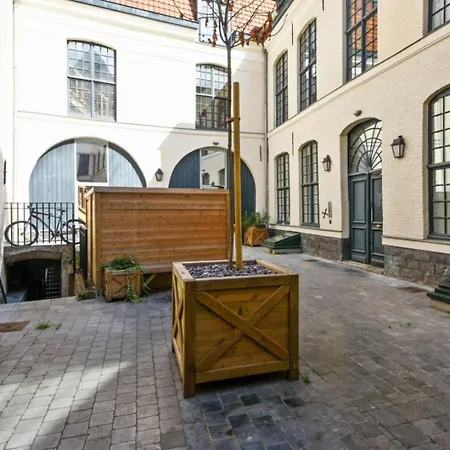 Design In Vaulted Cellar - Old Town *